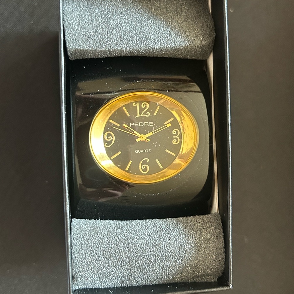 PEDRE Black and Gold Women’s hinged Cuff Fashion 💛🖤 Clock / Vintage